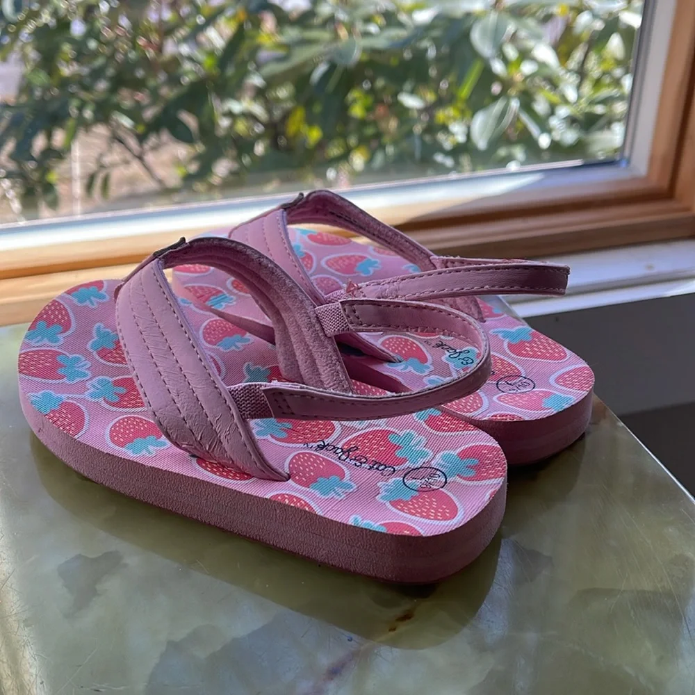 Cat & Jack Ash Flip Flop Sandals Pink strawberry, Sprinkle Unicorn L 9/10